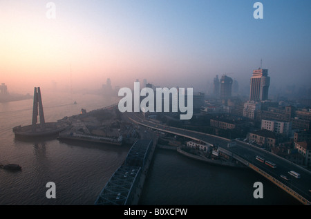Skyline e il porto di Shanghai, Cina Shanghai Foto Stock
