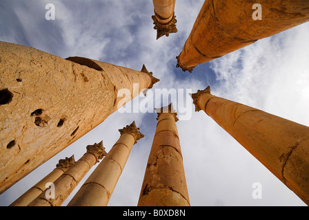 Tempio di Artemide con colonne corinzie rovine di Jerash romano città Decapoli dating da 39 a 76 AD, Giordania, Arabia Foto Stock