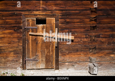 Austria, Tirolo, Karwendel, porta di legno Foto Stock