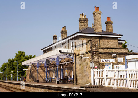 Regno Unito Inghilterra Suffolk a Saxmundham stazione ferroviaria platform Foto Stock