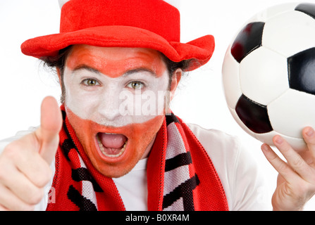 Austrian tifoso di calcio con calcio, rendendo pollice in alto Foto Stock