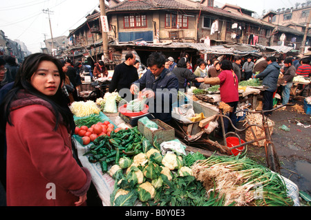 Le verdure sul mercato nella città vecchia, Cina Shanghai, Nanshi Foto Stock