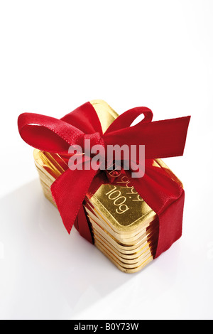 Oro Bar con fiocco rosso Foto Stock