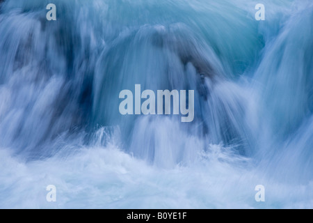 Austria, Tirolo, Karwendel, fiume che scorre Foto Stock