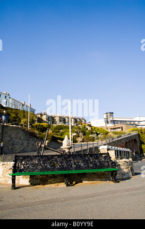 Panchina sul lungomare Foto Stock