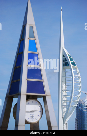 Orologio marittima e Torre Spinaker, Portsmouth Porto, Gosport, Hampshire, Inghilterra, Regno Unito Foto Stock