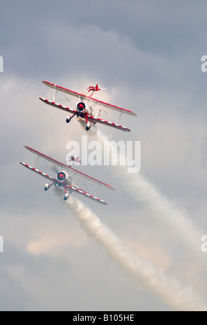 Boeing Stearman Team Guinot Duo molla di Duxford Air Show 2008 Foto Stock