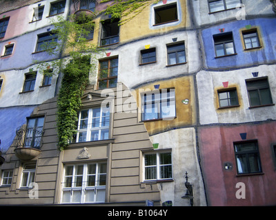 Friedensreich Hundertwasser Haus, Vienna, Austria, l'Europa. Foto di Willy Matheisl Foto Stock