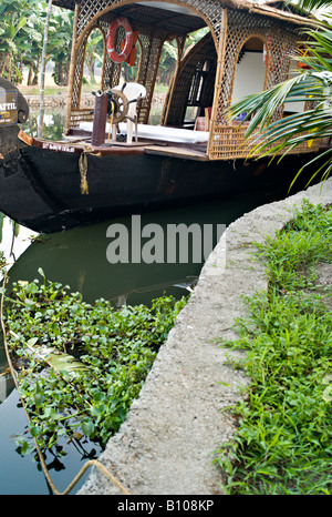 INDIA Kerala rinnovato riso barca sul canal nelle lagune del Kerala vicino Alleppey Foto Stock