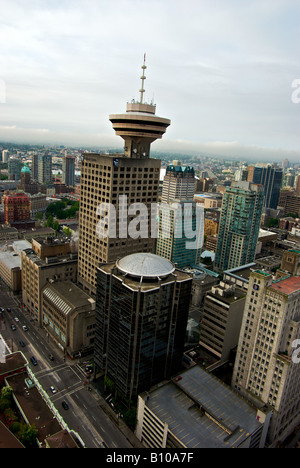 Una veduta aerea guardando ad est verso West Cordova Street nel centro città canadese all'alba dalla cima della Vancouver Sun tower Foto Stock