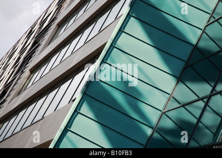 Dettagli architettonici moderni sull'esterno di un edificio Foto Stock