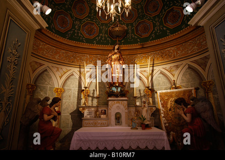 Altare dentro la chiesa cattolica romana di Cargese Corsica Francia Foto Stock
