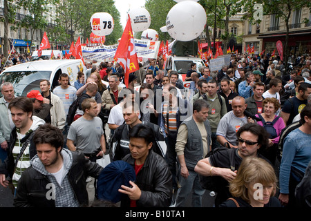 Manifestazione a Parigi contro l'ingiusto la politica sociale e la riforma del sistema pensionistico di Nicolas Sarkozy Foto Stock