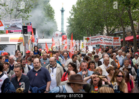 Manifestazione a Parigi contro l'ingiusto la politica sociale e la riforma del sistema pensionistico di Nicolas Sarkozy Foto Stock