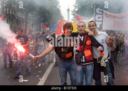 Manifestazione a Parigi contro l'ingiusto la politica sociale e la riforma del sistema pensionistico di Nicolas Sarkozy Foto Stock