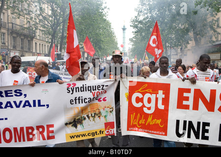 Manifestazione a Parigi contro l'ingiusto la politica sociale e la riforma del sistema pensionistico di Nicolas Sarkozy Foto Stock