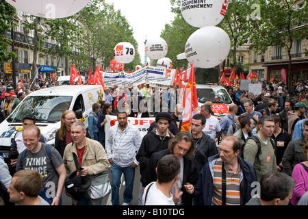 Manifestazione a Parigi contro l'ingiusto la politica sociale e la riforma del sistema pensionistico di Nicolas Sarkozy Foto Stock