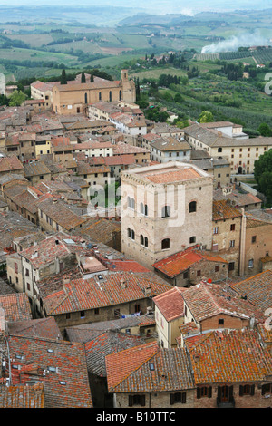 I tetti della città di San Gimignano in Toscana, Italia Foto Stock