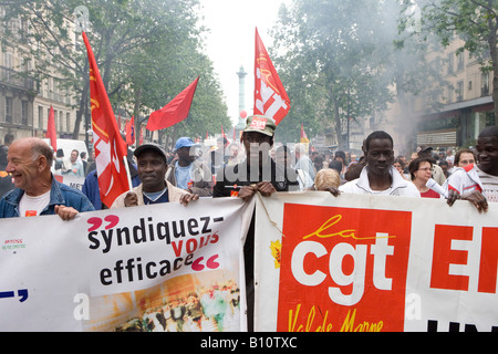 Manifestazione a Parigi contro l'ingiusto la politica sociale e la riforma del sistema pensionistico di Nicolas Sarkozy Foto Stock