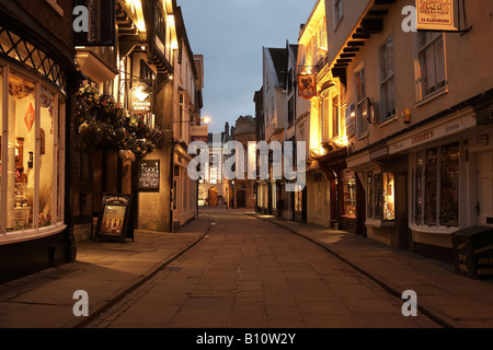 Stonegate di notte York North Yorkshire England Regno Unito Foto Stock