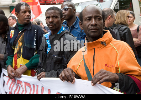 Manifestazione a Parigi contro l'ingiusto la politica sociale e la riforma del sistema pensionistico di Nicolas Sarkozy. Foto Stock