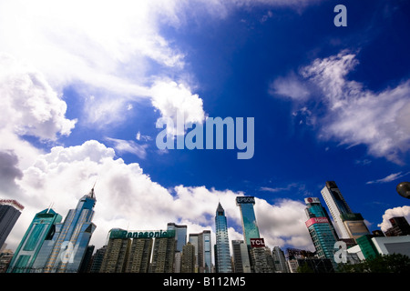 Skyline di Hong Kong su Wan Chai Waterfront Foto Stock