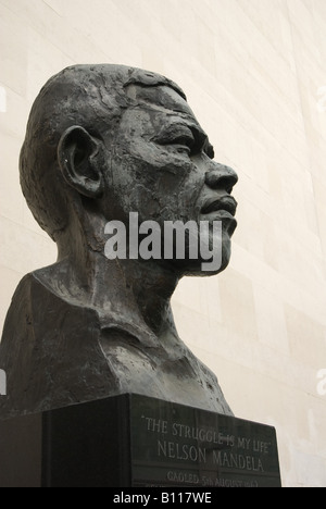 Busto di Nelson Mandela, Londra Foto Stock