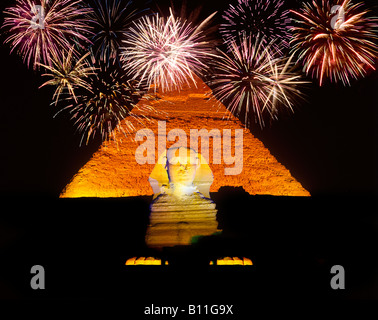 SON ET LUMIERE MOSTRA GRANDI ROVINE PIRAMIDALI DELLA SFINGE GIZA IL CAIRO, EGITTO Foto Stock