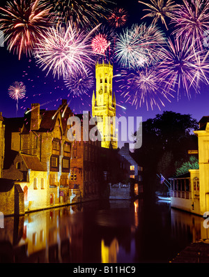 ROSAIRE QUAY BELFORT VAN BRUGGE BELFRY ROZENHOEDKAI CANAL BRUGES BELGIO Foto Stock