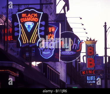 BAR RISTORANTI AL NEON SEGNI BEALE STREET MEMPHIS TENNESSEE STATI UNITI Foto Stock