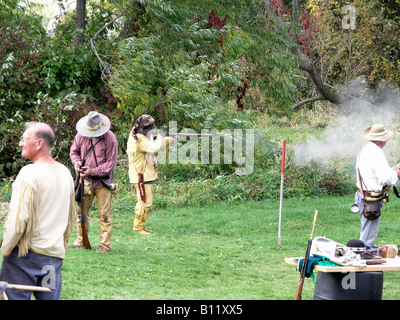 Polvere nera sparare guerra civile americana ri emanazione camp Foto Stock