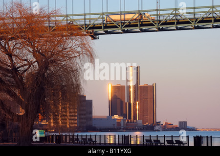 Alba sul Fiume Detroit Bridge Foto Stock
