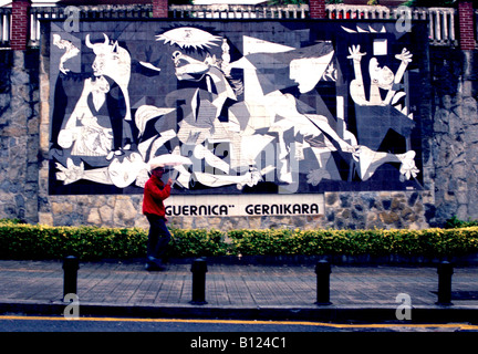 Mosaico ceramico versione di Picasso s Guernica nel Paese Basco in Spagna Foto Stock