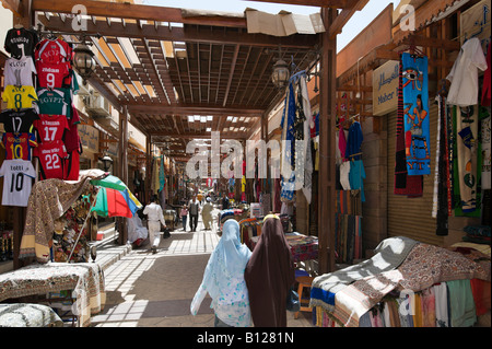 Negozi nel bazaar, la Sharia al Souk, Luxor, la Valle del Nilo, Egitto Foto Stock