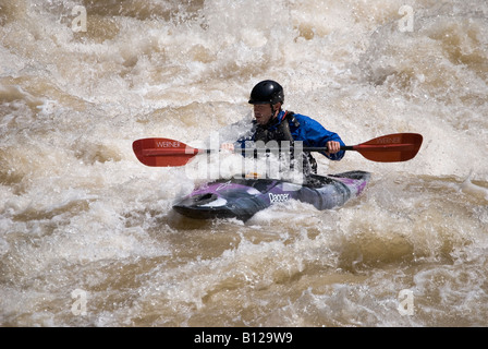 Kayaker alla XXV annuale Clackamas superiore Whitewater Festival Carter cade Estacada Oregon 18 Maggio 2008 Foto Stock