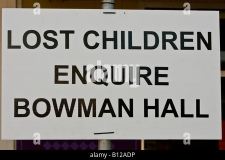 Segno: Lost Children Enquire Bowman Hall Foto Stock