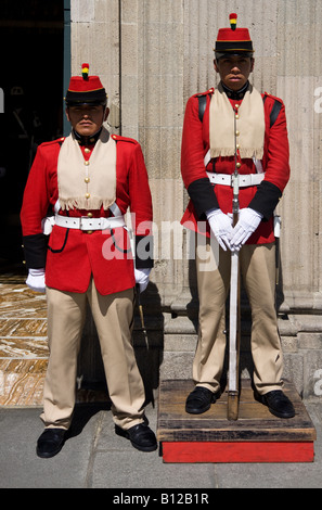 Guardia d'onore presso il Palazzo Presidenziale di La Paz in Bolivia Foto Stock