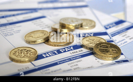 BRITISH BUSTA PAGA CHE MOSTRA UNA RETRIBUZIONE NETTA IMPORTO E VALUTA RE il reddito di recessione i costi della vita salari congelamento dei salari mutui casa .UK. Foto Stock
