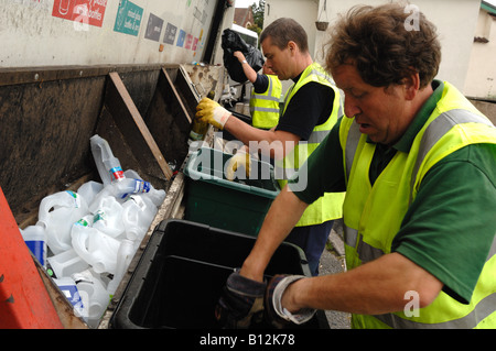 Raccolta differenziata collezioni in Bishopsteignton Devon England Foto Stock