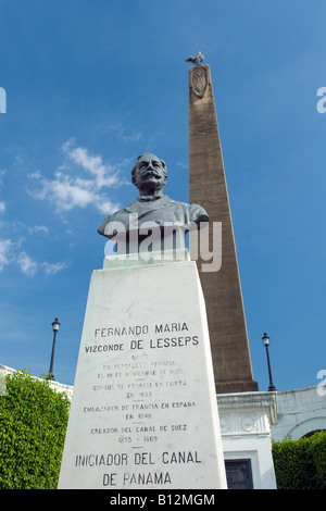 Busto di LESSEPS OBELISCO PLAZA DE FRANCIA Las Bovedas Casco Antiguo SAN FILIPE PANAMA PANAMA Foto Stock