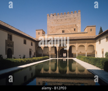 La Corte dei Mirti in Moorish Alhambra Palace nella città di Granada in Spagna meridionale Foto Stock