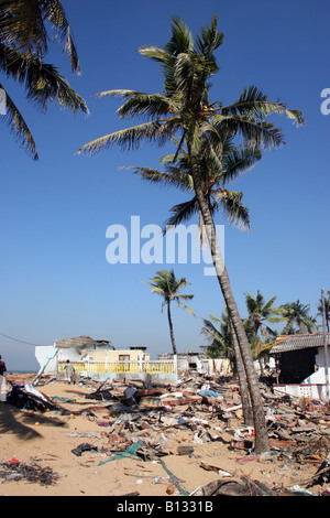 Il villaggio costiero di Lunawa, appena a sud di Colombo, Sri Lanka, è stato gravemente danneggiato dallo tsunami. Foto Stock