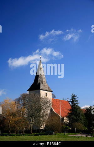 Giorno di estate al di sopra della chiesa della Santa Trinità Bosham Porto West Sussex England Regno Unito Regno Unito Foto Stock