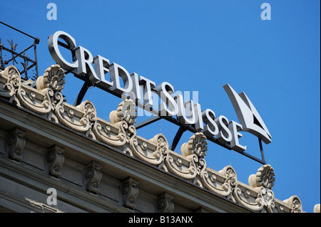 Il Credit Suisse logo sulla parte superiore della sede centrale a Zurigo, Svizzera Foto Stock