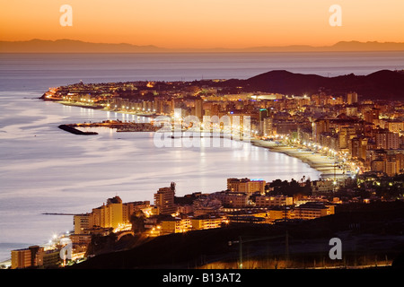 Andscape al crepuscolo di fuengirola Mare Mediterraneo e Africa Malaga sulla Costa del Sole Andalusia Spagna Foto Stock