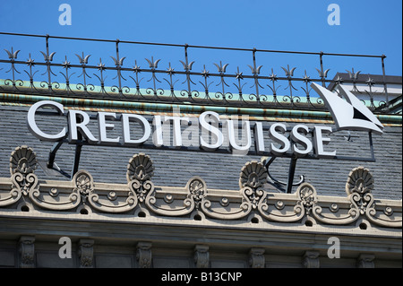 Il Credit Suisse logo sulla parte superiore della sede centrale a Zurigo, Svizzera Foto Stock