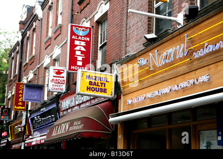 Indicazioni sui ristoranti Indiani in Brick Lane London Foto Stock