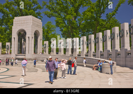 WASHINGTON DC - il National Memoriale della Seconda Guerra Mondiale sul National Mall, aperto nell'aprile 2004, progettato Friedrich San Floriano Foto Stock