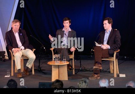 (L-R) Sir Sherard Cowper-Coles, Rory Stewart e George Osborne MP discutere Afghanistan presso il Guardian Hay Festival 2008 Foto Stock