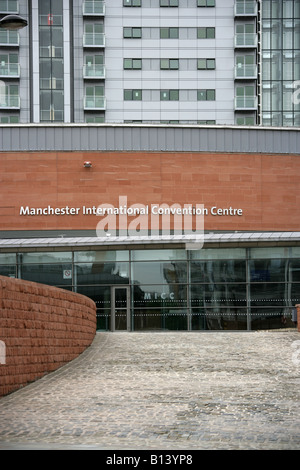 Città di Manchester, Inghilterra. International Convention Center MICC con centro appartamenti residenziali in background. Foto Stock